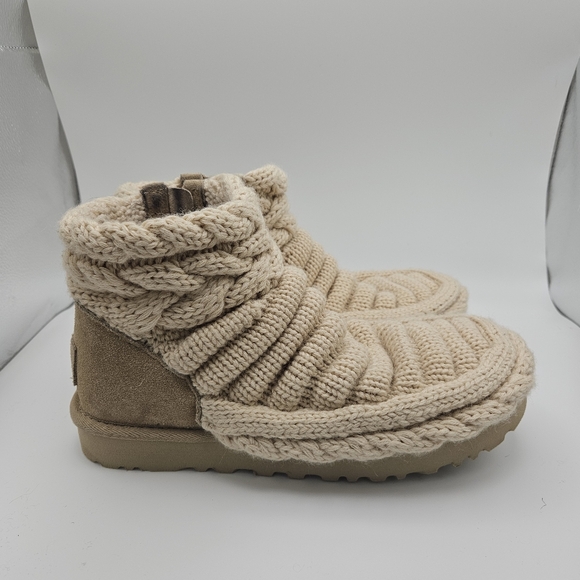 Ugg classic mini chunky knit boots beige size 7 - Picture 1 of 11